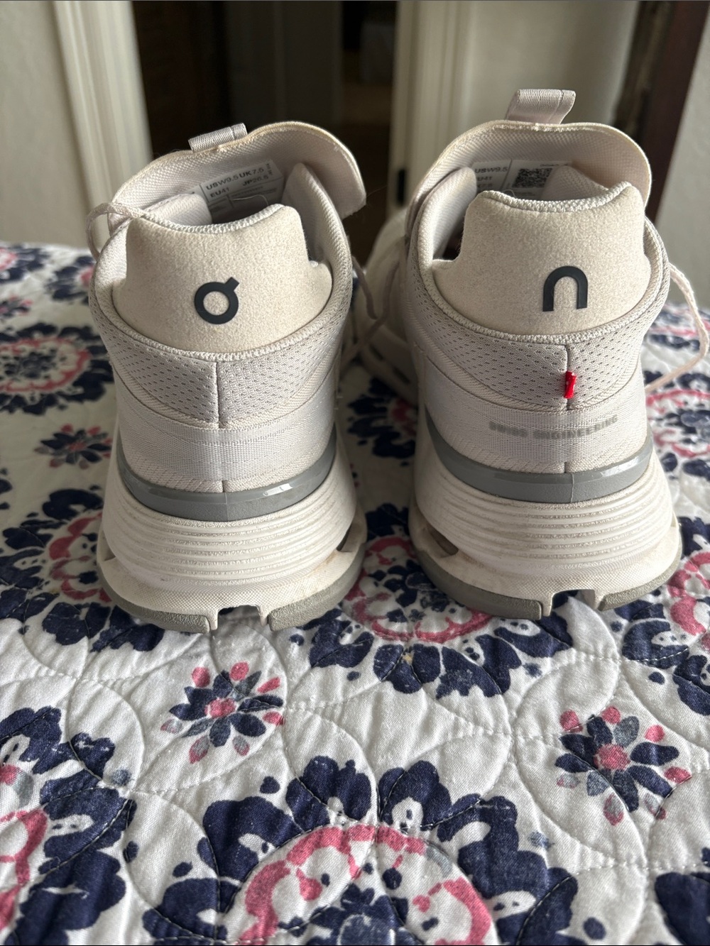 On Cloud Cloud Tec womens size 9.5 Ivory color EUC - Picture 4 of 6